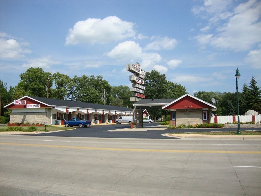 Pinconning Trail Inn Motel 외부 사진