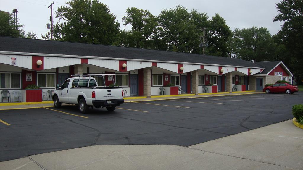 Pinconning Trail Inn Motel 외부 사진