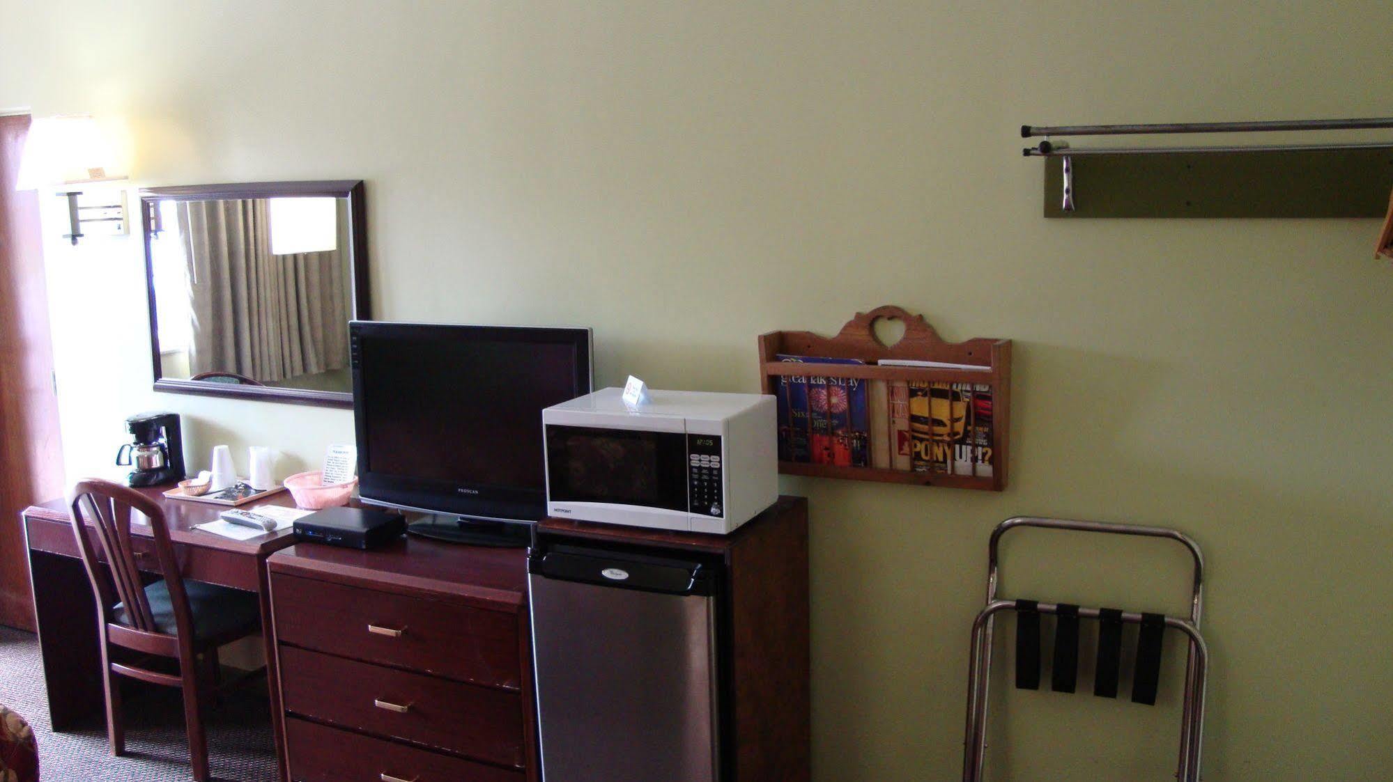 Pinconning Trail Inn Motel 외부 사진