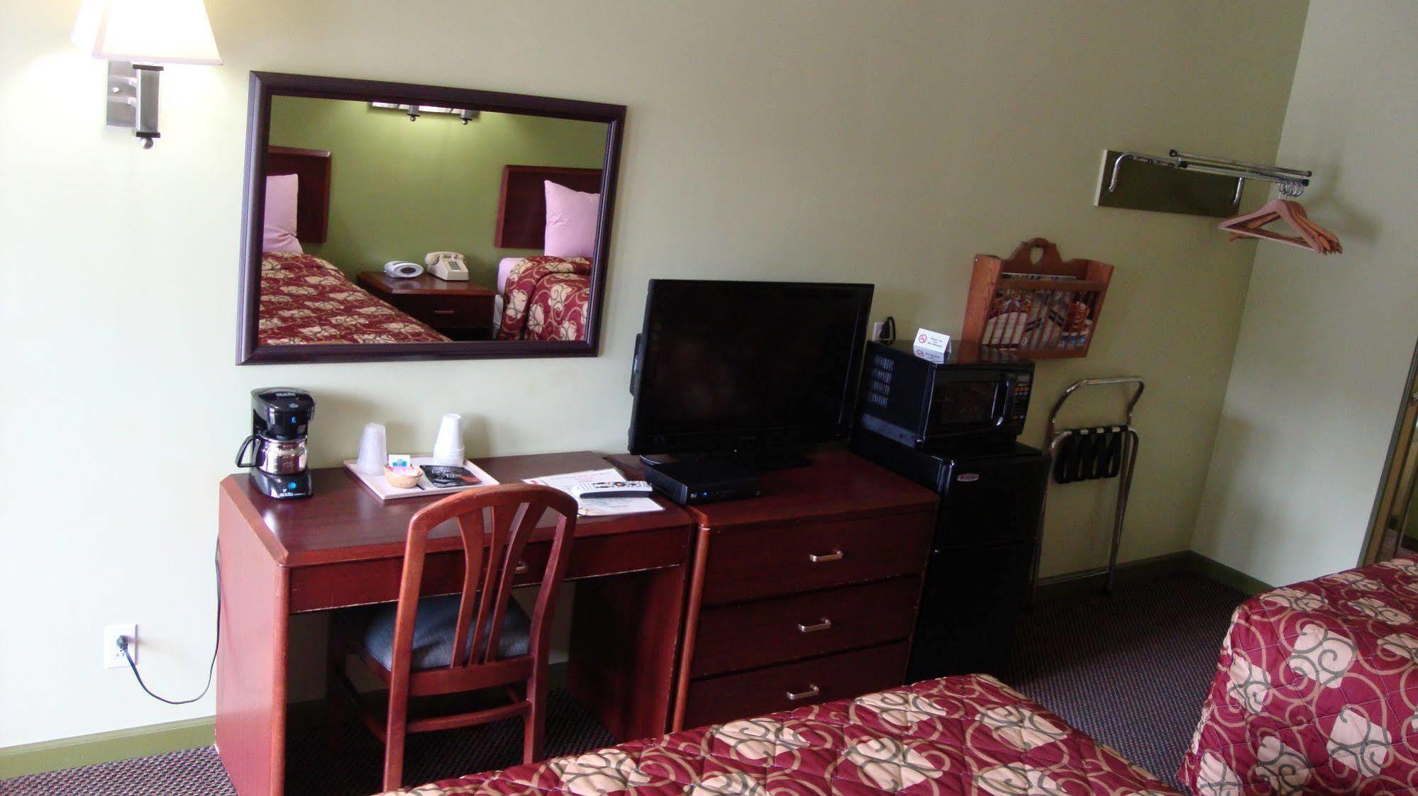 Pinconning Trail Inn Motel 외부 사진