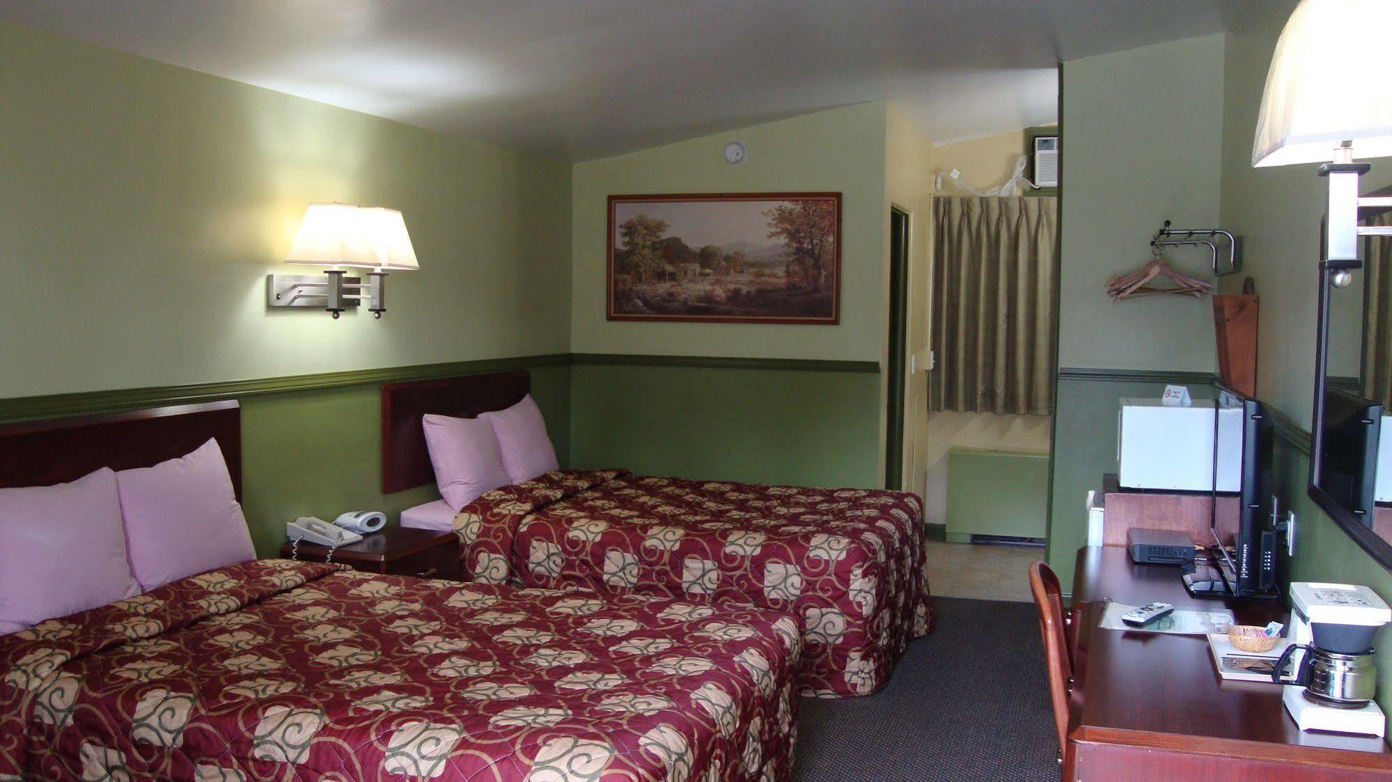 Pinconning Trail Inn Motel 외부 사진