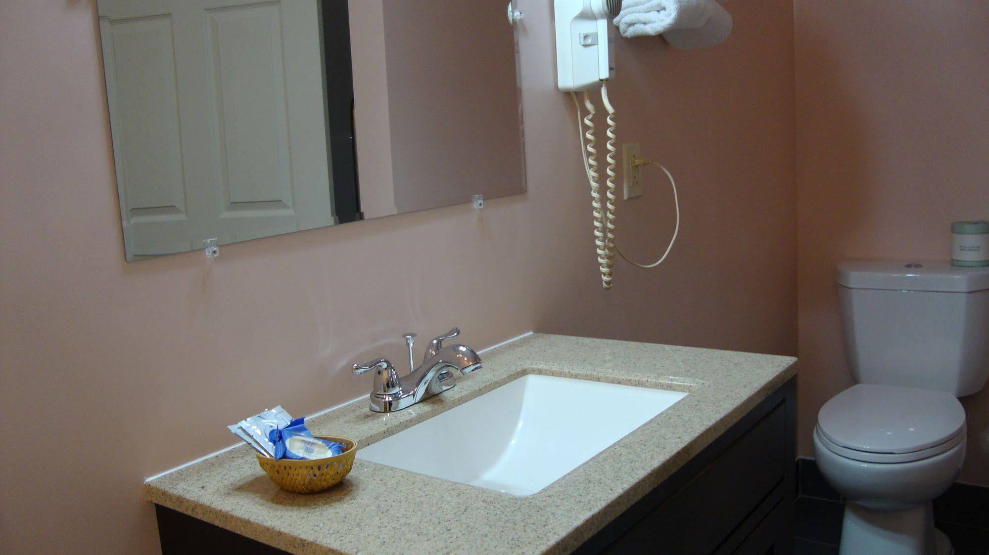 Pinconning Trail Inn Motel 외부 사진