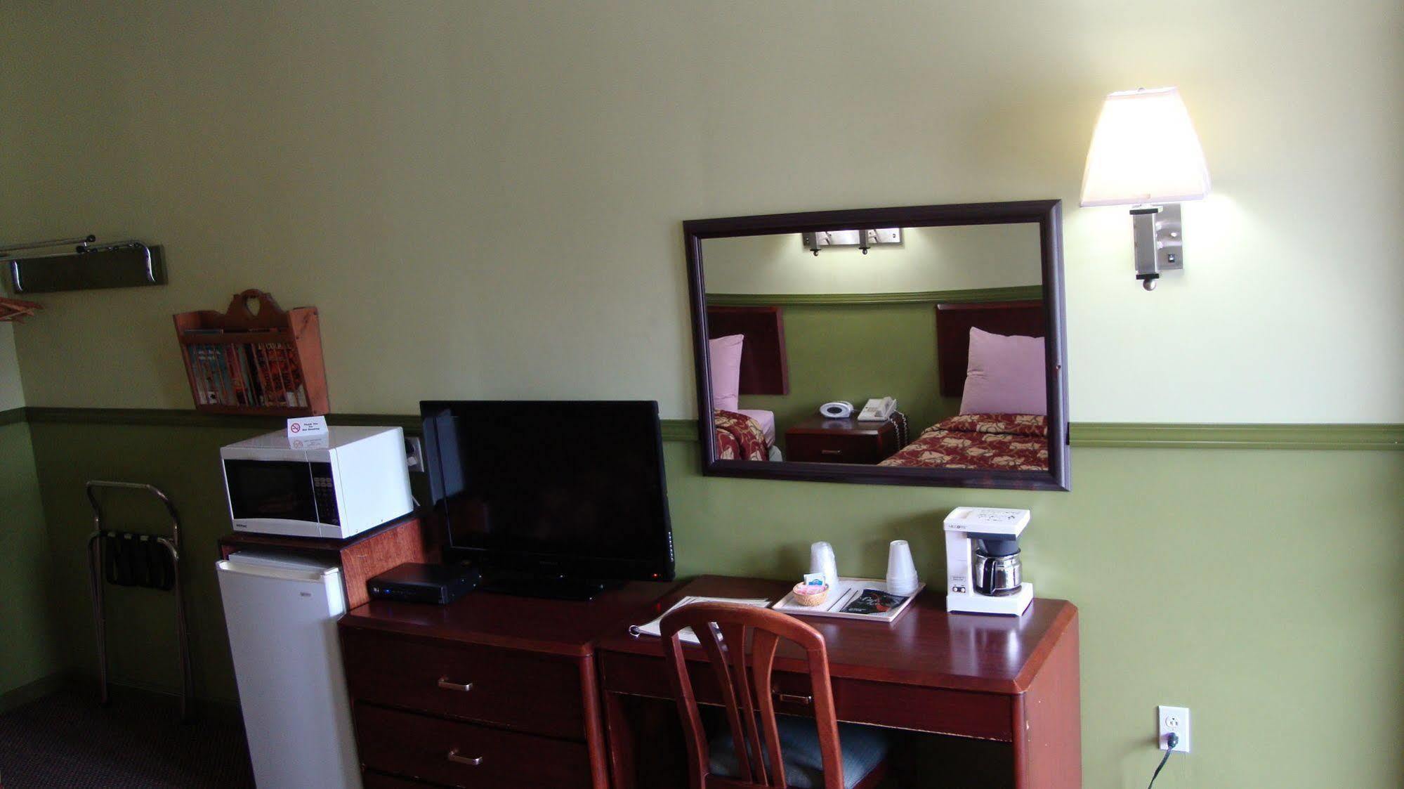 Pinconning Trail Inn Motel 외부 사진