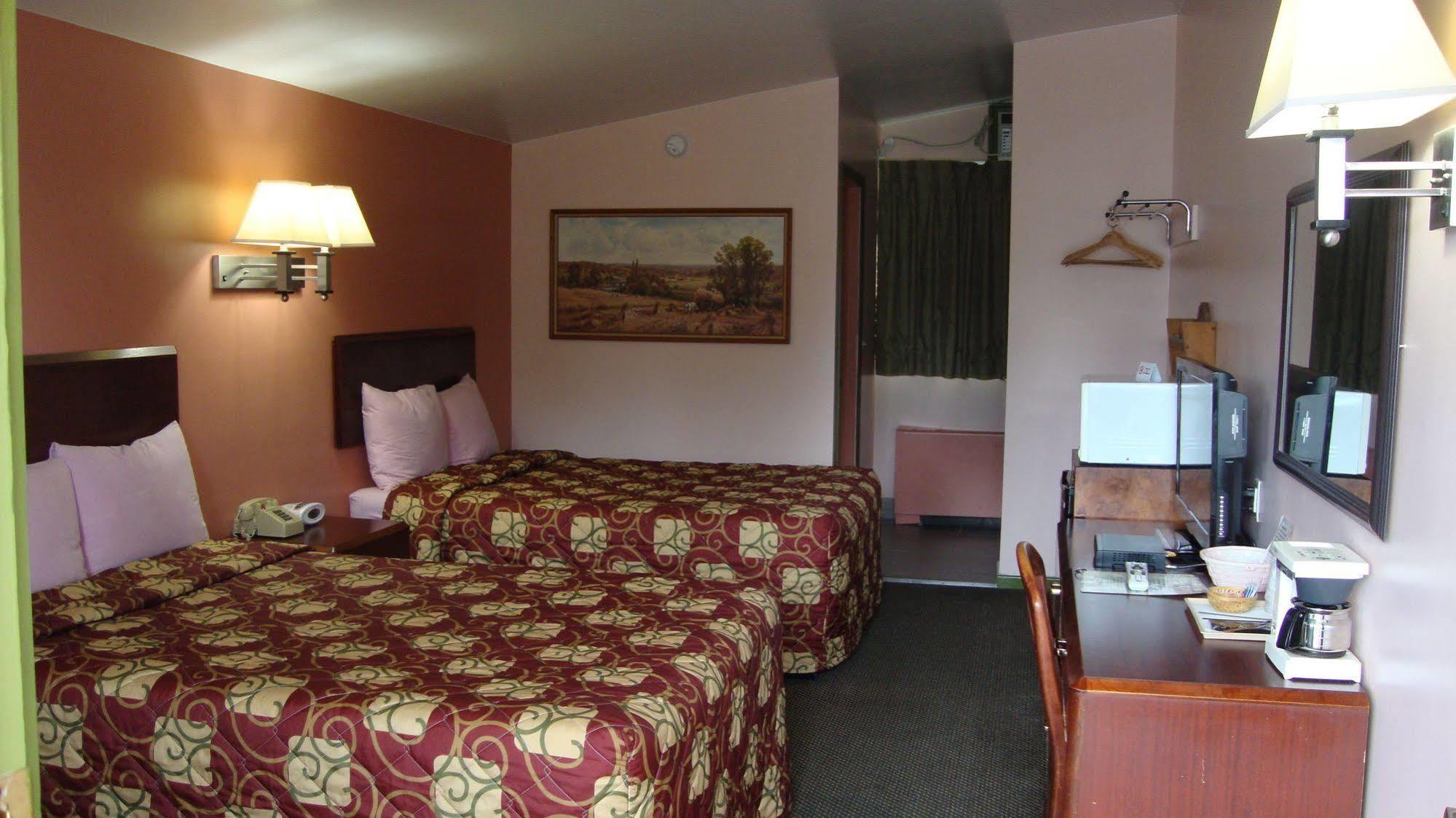 Pinconning Trail Inn Motel 외부 사진