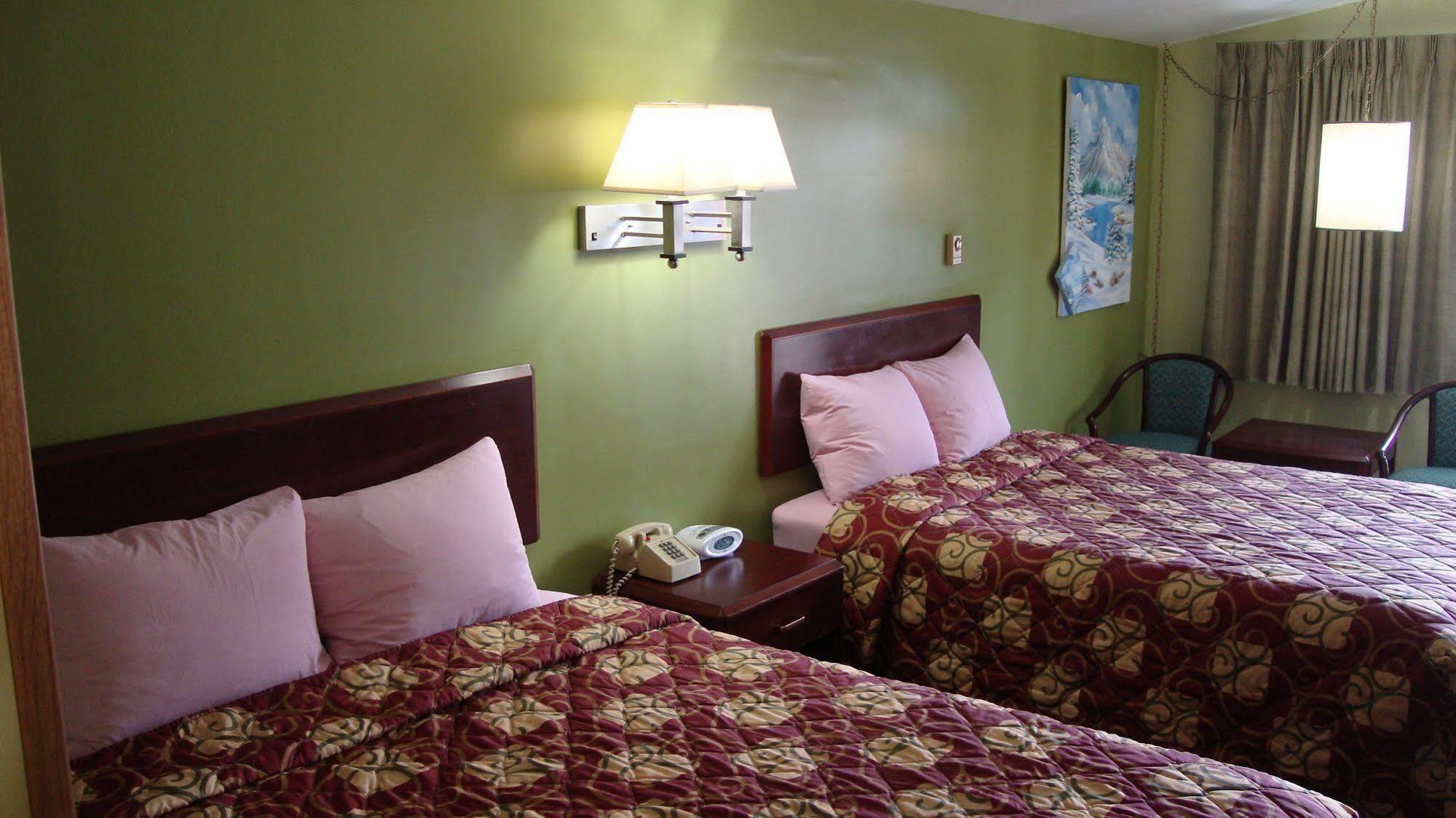 Pinconning Trail Inn Motel 외부 사진
