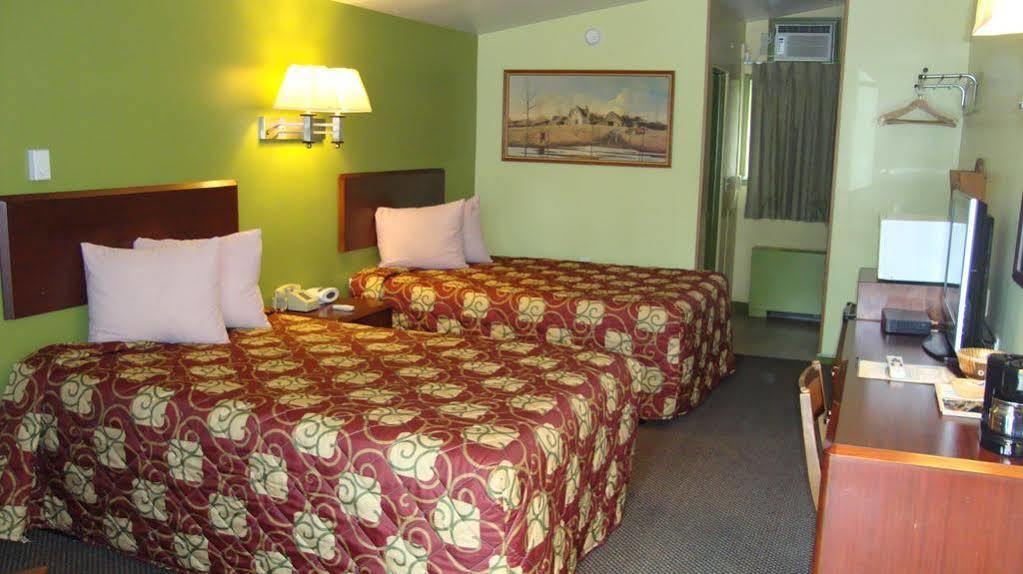 Pinconning Trail Inn Motel 외부 사진