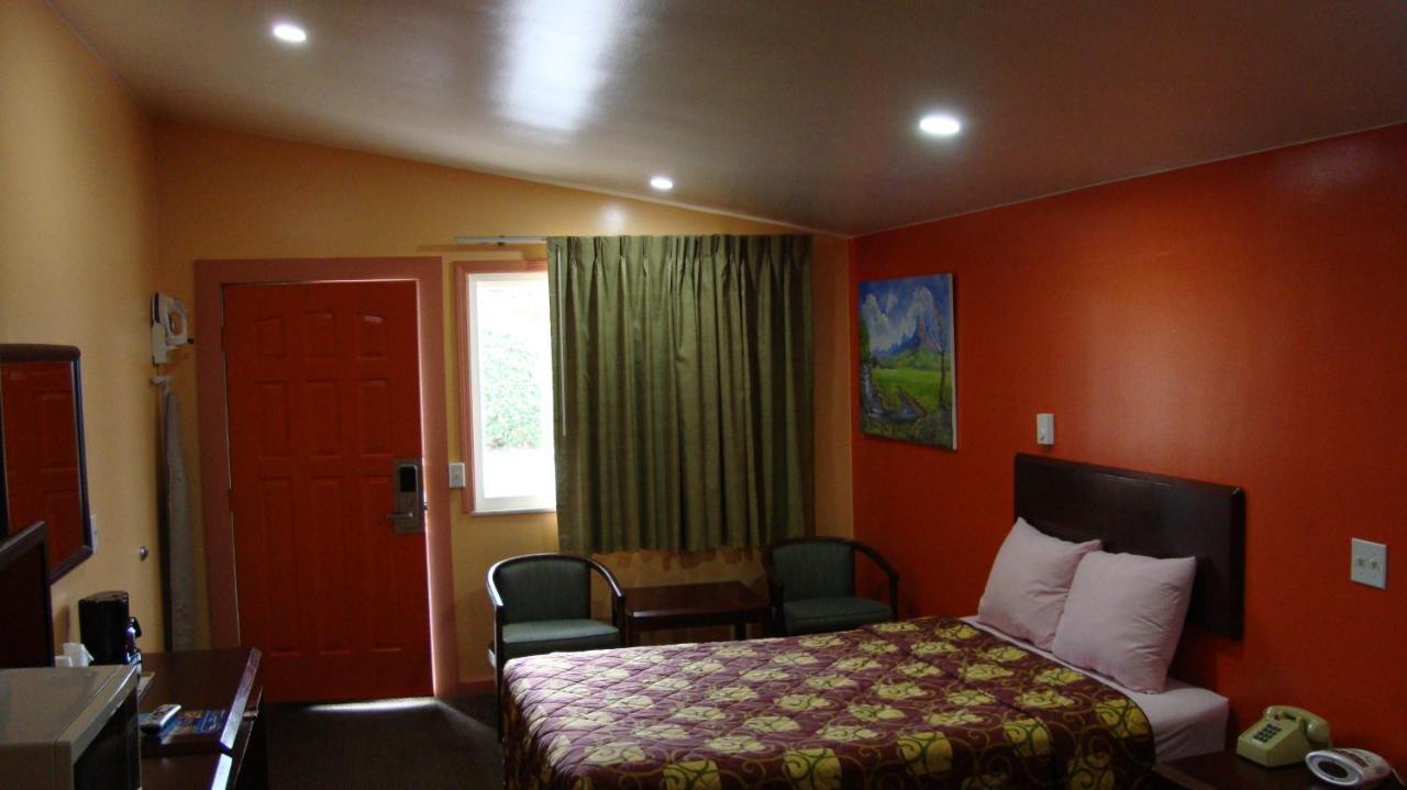 Pinconning Trail Inn Motel 외부 사진